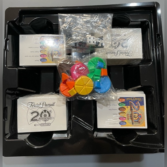 Trivial Pursuit 20th Anniversary Edition - Picture 3 of 11